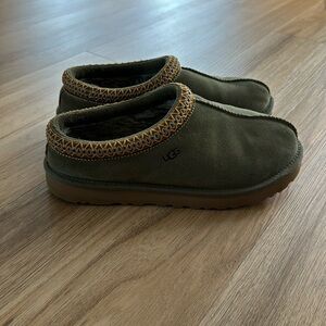 Tasman Slippers Olive Color